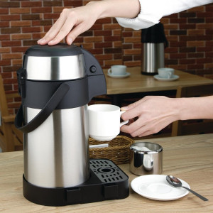 Pumpaga roostevabast terasest kann - 2,5L - Olympia