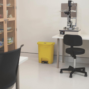 Kollane prügikast 30L Rubbermaid - Väga vastupidav esipedaal