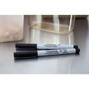 Mustad ülapeened markerid - komplektis 2 | Kvaliteet ja täpsus