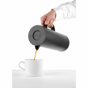 Isoleeritud kann must - 1 L